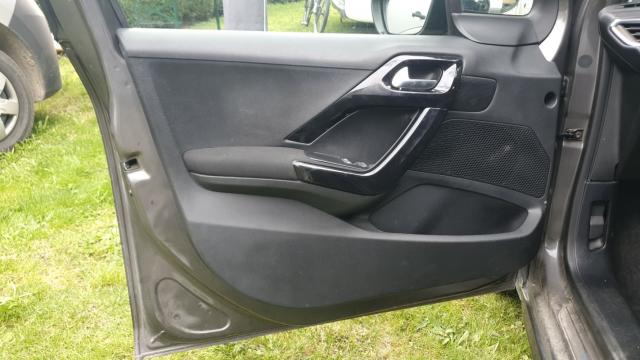 Peugeot 208 image 9