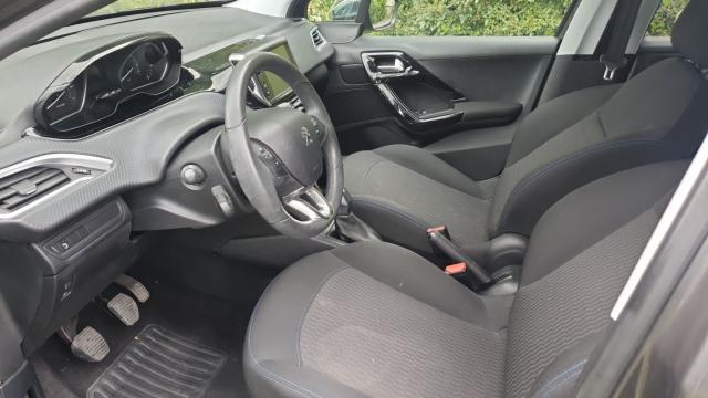 Peugeot 208 image 6