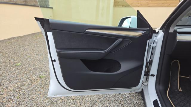 Tesla Model Y image 5