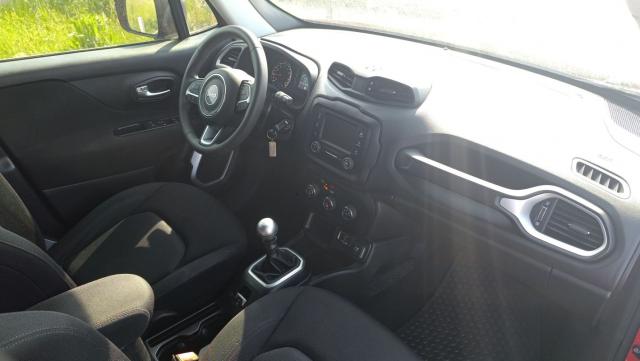 Jeep Renegade image 9