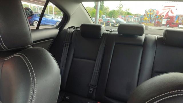 Toyota Avensis image 2
