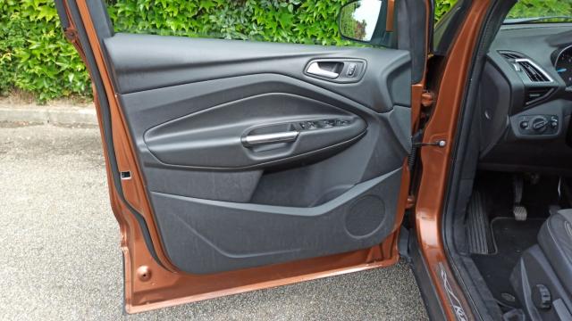 Ford Kuga image 4
