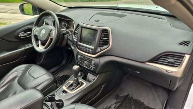 Jeep Cherokee image 6