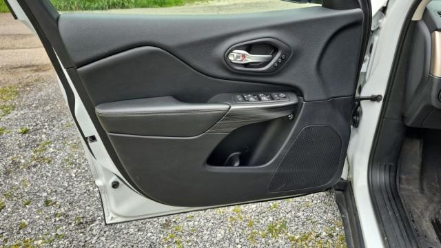 Jeep Cherokee image 2