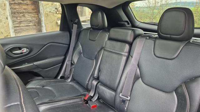 Jeep Cherokee image 9
