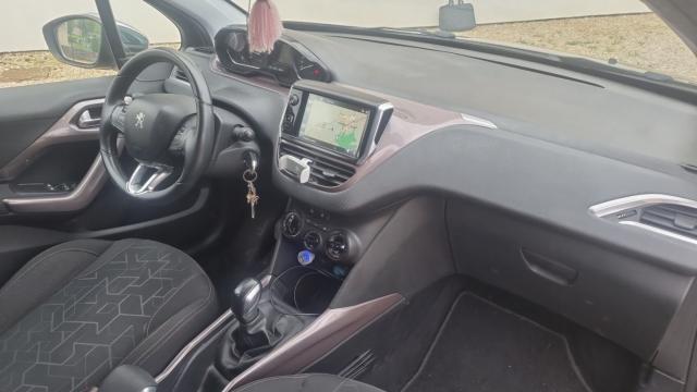 Peugeot 2008 image 2