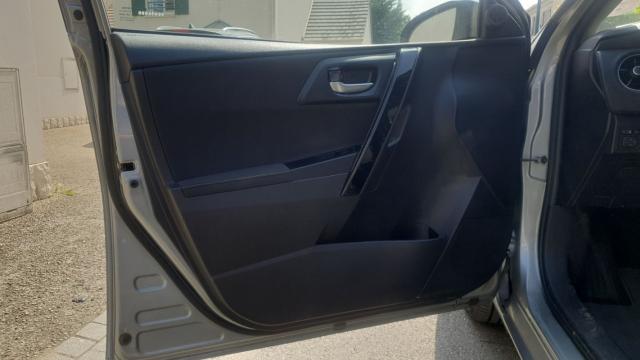 Toyota Auris image 3
