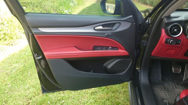 Alfa Romeo Stelvio image 7