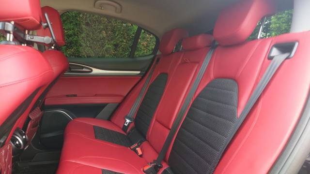 Alfa Romeo Stelvio image 8