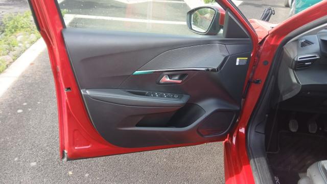 Peugeot 208 image 1