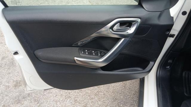 Peugeot 2008 image 6