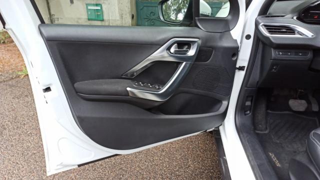 Peugeot 2008 image 3