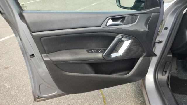 Peugeot 308 image 2