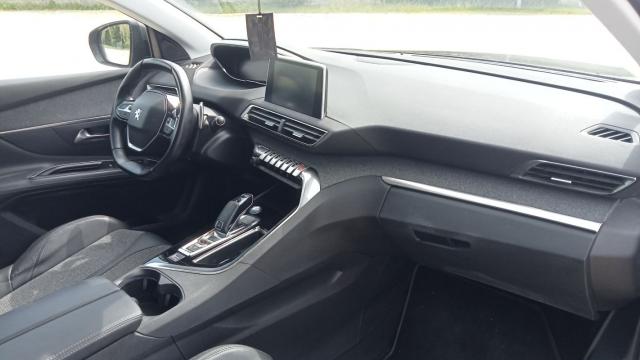 Peugeot 3008 image 2