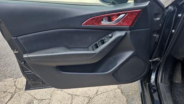 Mazda 3 image 2