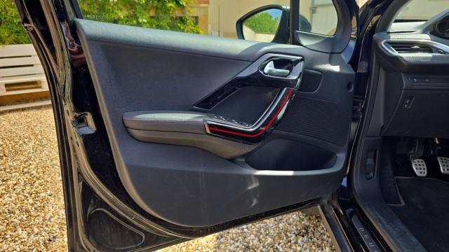 Peugeot 2008 image 8