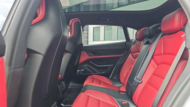 Porsche Taycan image 7