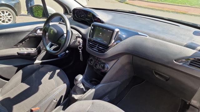 Peugeot 208 image 6