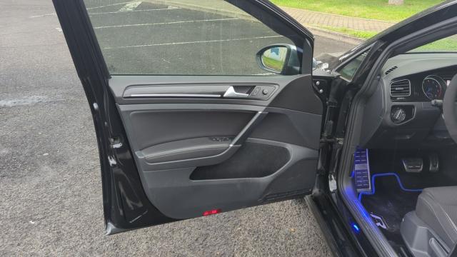 Volkswagen Golf image 6