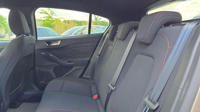 Ford Focus image 9
