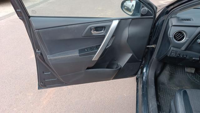 Toyota Auris image 6