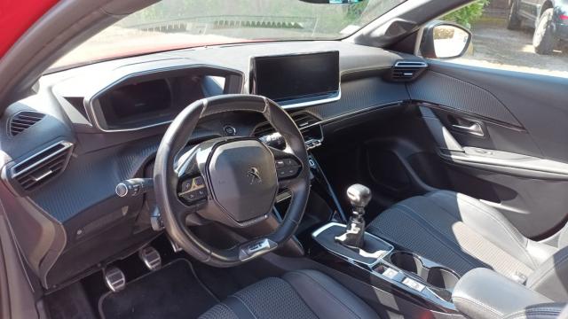 Peugeot 208 image 8