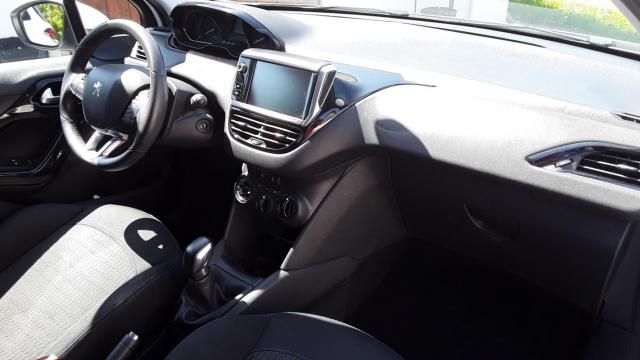 Peugeot 208 image 6