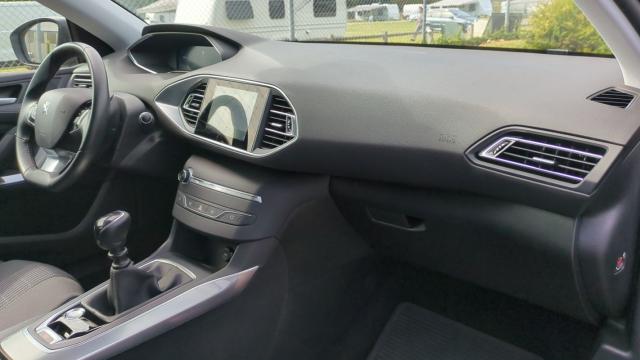 Peugeot 308 image 2