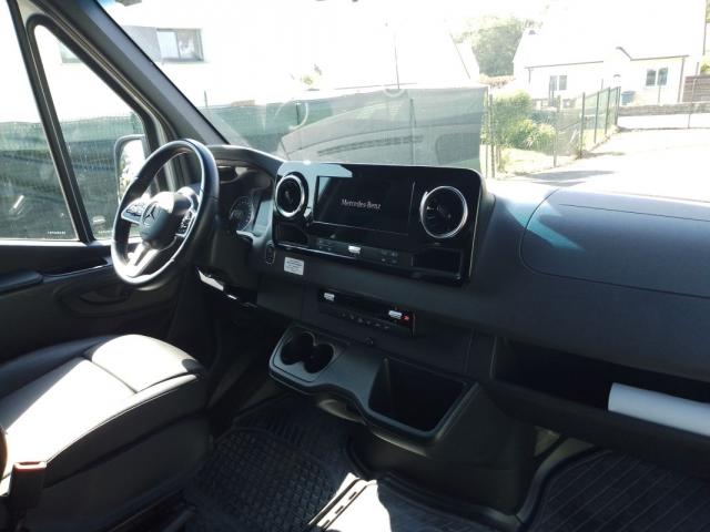Mercedes Benz Sprinter image 9