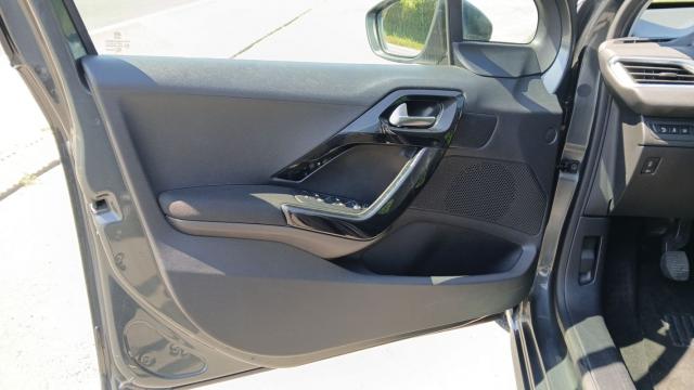 Peugeot 208 image 6