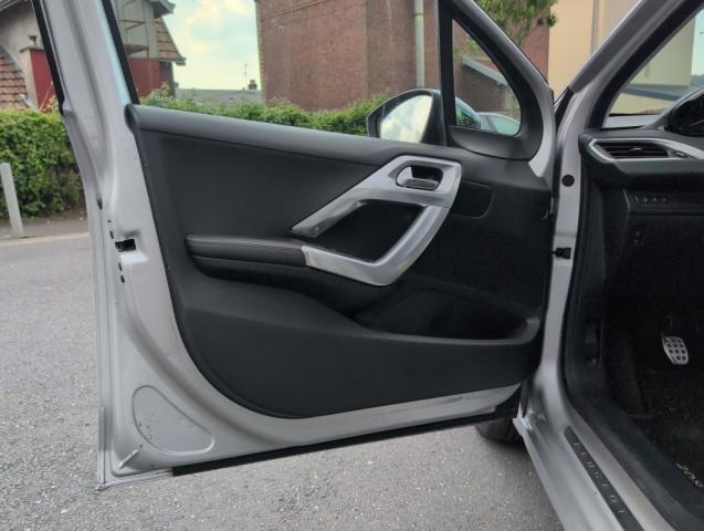 Peugeot 208 image 7