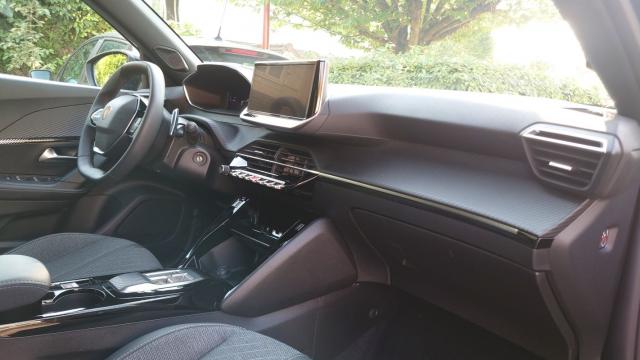 Peugeot 2008 image 3