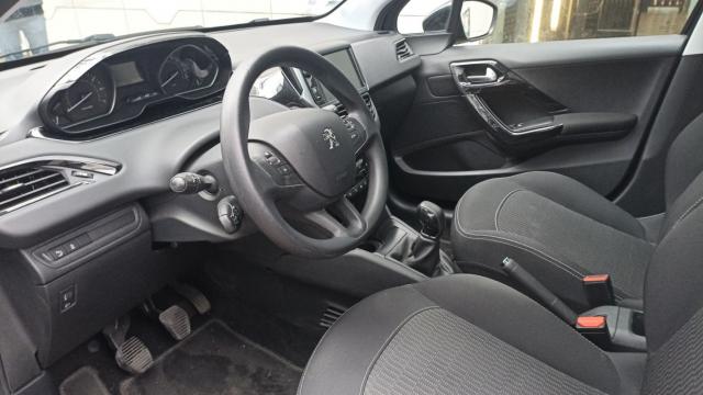 Peugeot 208 image 3