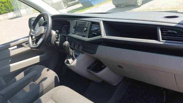 Volkswagen Caravelle image 2