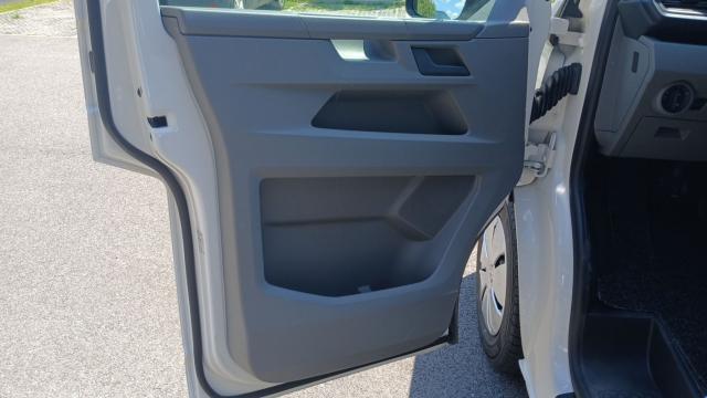 Volkswagen Caravelle image 7