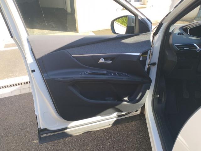 Peugeot 3008 image 8