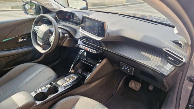 Peugeot 208 image 1