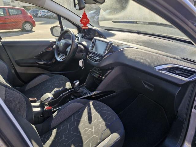 Peugeot 2008 image 2