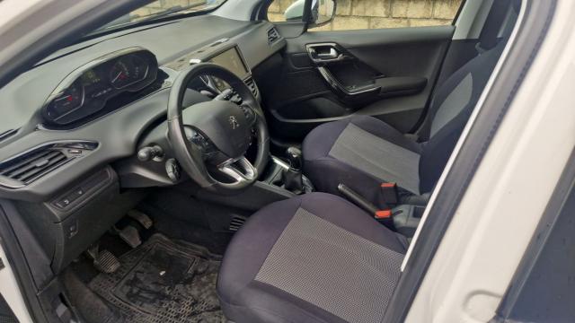 Peugeot 208 image 5