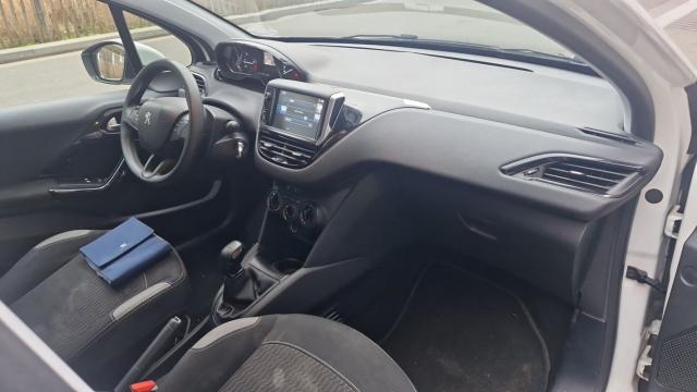 Peugeot 208 image 5