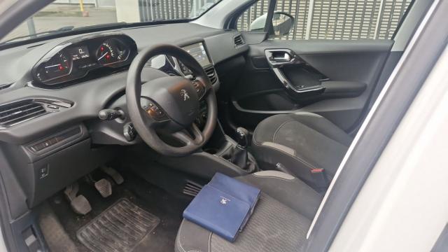 Peugeot 208 image 9