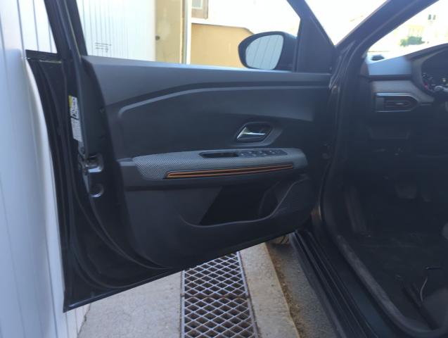 Dacia Sandero image 2