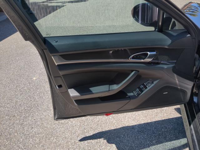 Porsche Panamera image 2