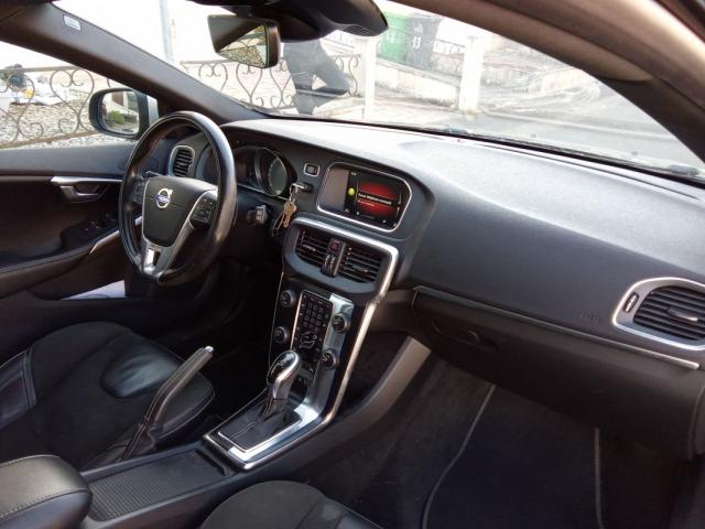 Volvo V40 image 2