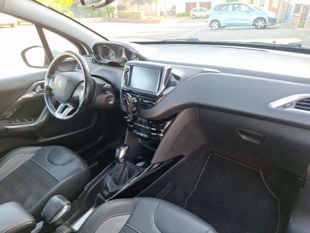 Peugeot 2008 image 9