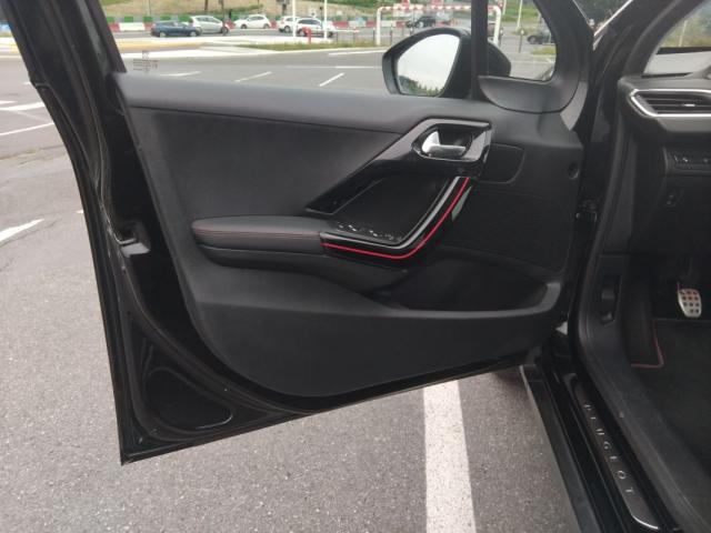 Peugeot 2008 image 7