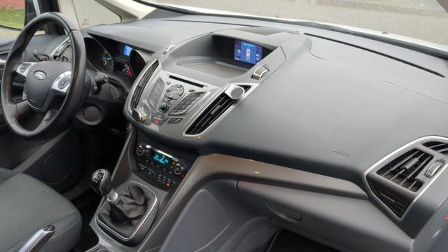 Ford C-Max image 6