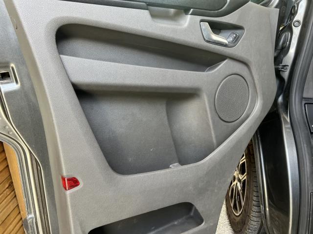 Ford Transit Custom image 2