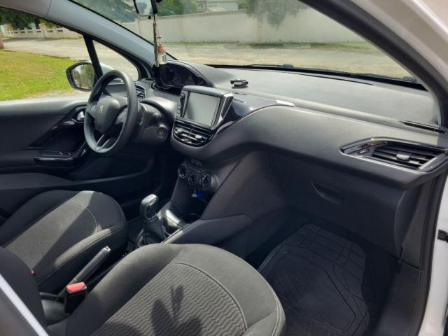 Peugeot 208 image 6