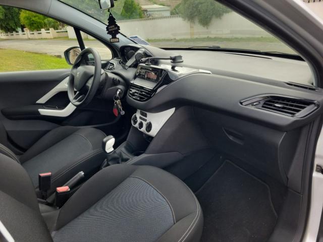Peugeot 208 image 6